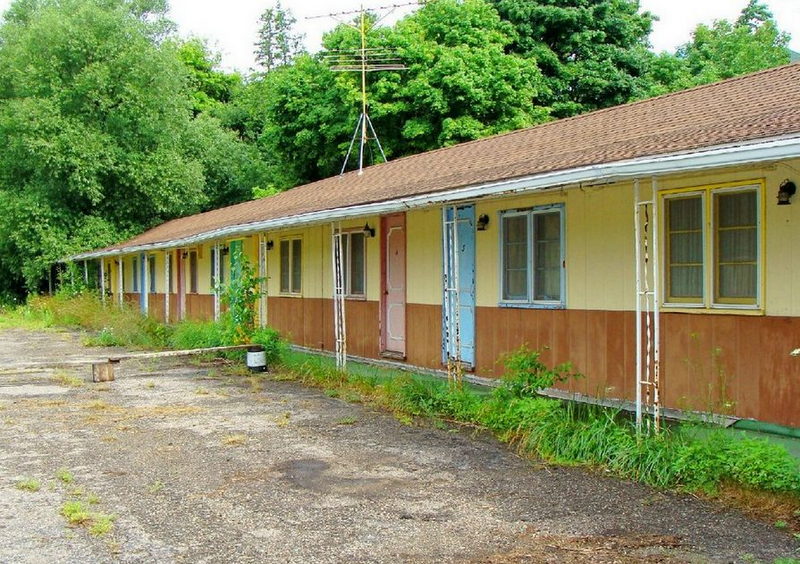 Riviera Motel - Photo Credit Alan C Of Marion (newer photo)